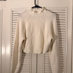Hollister Cream Women's Crew Neck Sweater